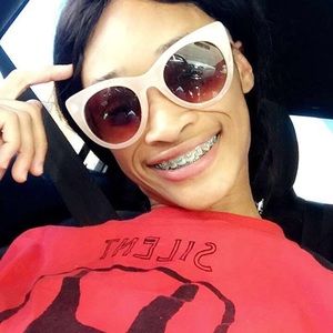 Meet your Posher, Toni